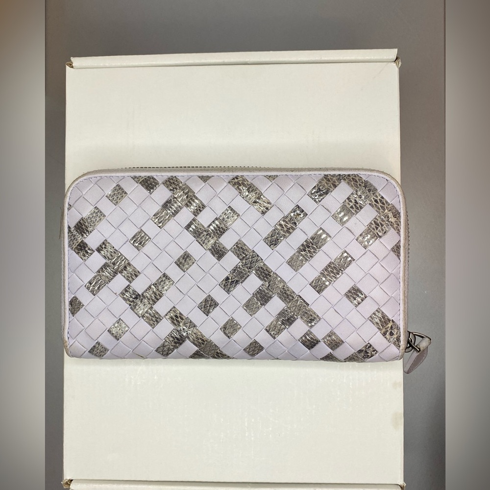 Bottega Veneta Intrecciato full zip around wallet authentic